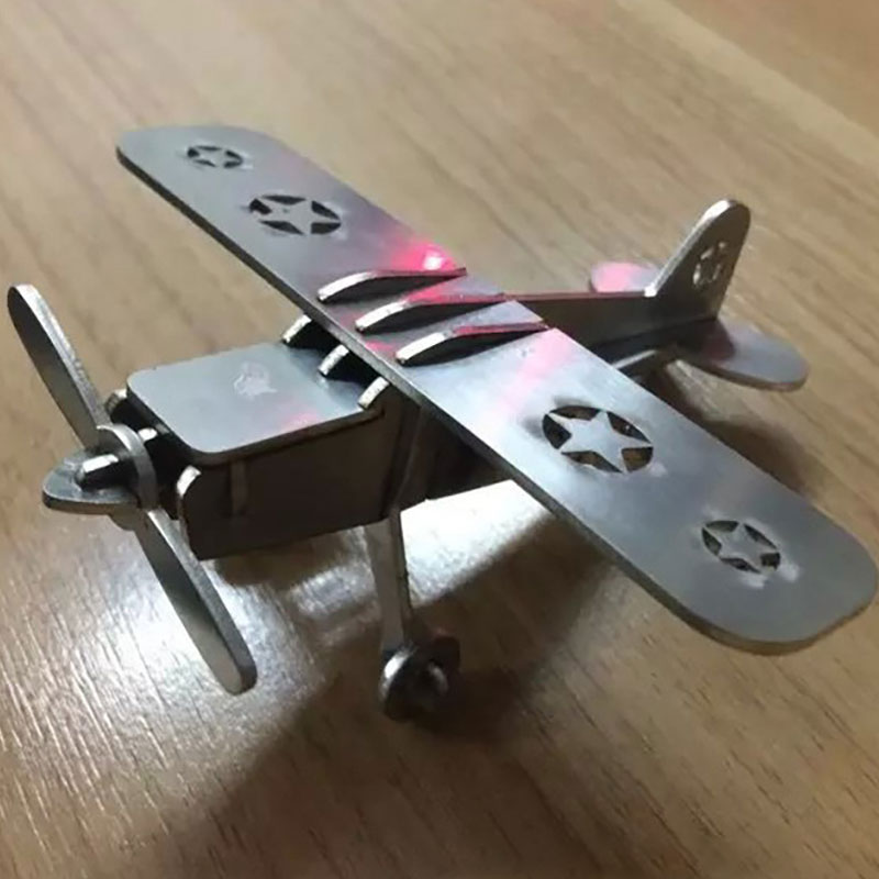 Laser engraving fighter statue 激光雕刻战斗机雕像