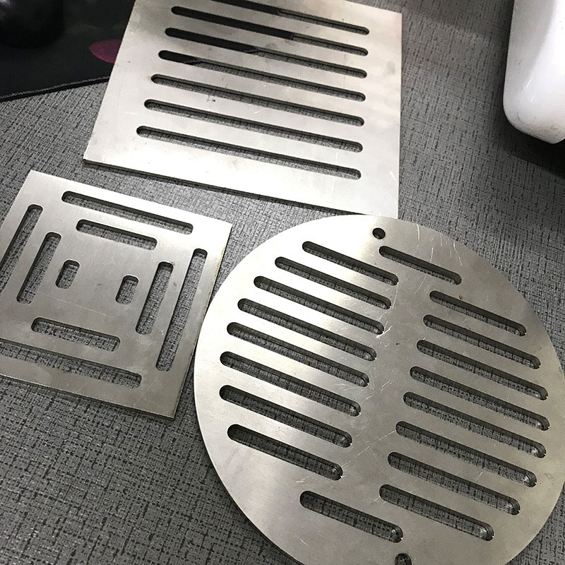 Laser cutting small board 激光切割小纸板